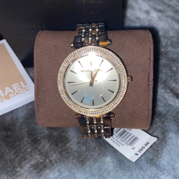 Michael kors watch ⌚️ - Picture 2 of 3